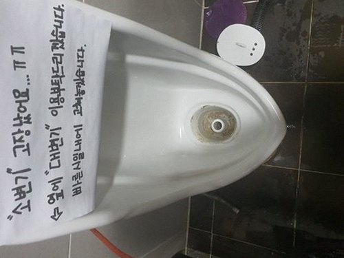 권선구 하수구막힘 배수구 상태를 확인하는 점검 장면